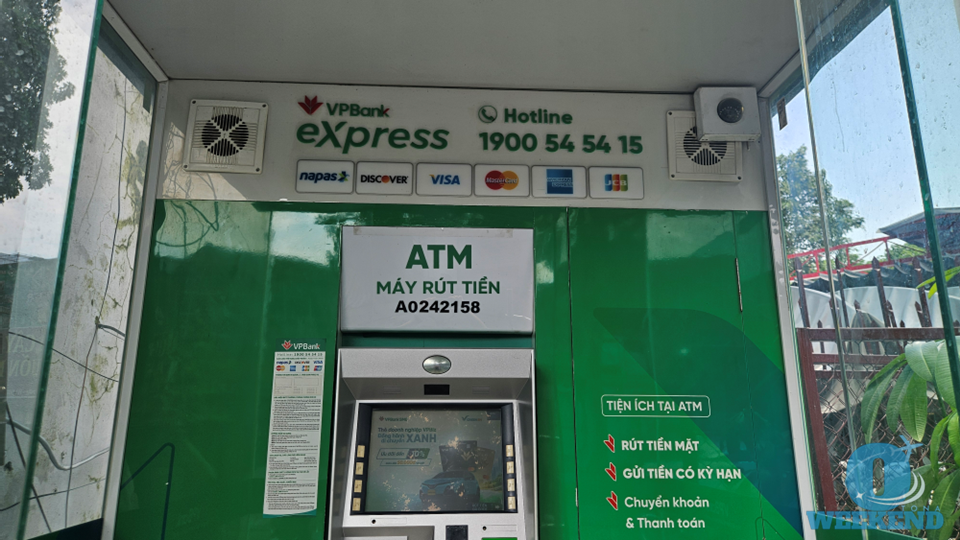 VPBank eXpressのATMブースの内部